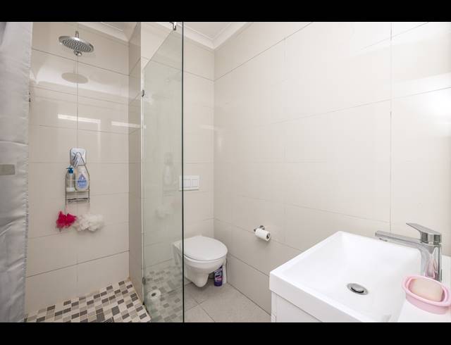 2 BEDROOM APARTMENT FOR SALE IN KENILWORTH